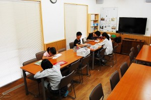 日本キリスト改革派八事教会　教会学校合同分級『かがみのしかけ絵本モーセものがたり作り』1